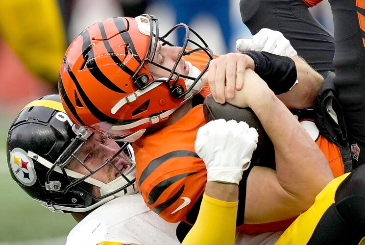 Steelers put up 400-plus yards of offense in victory on the road